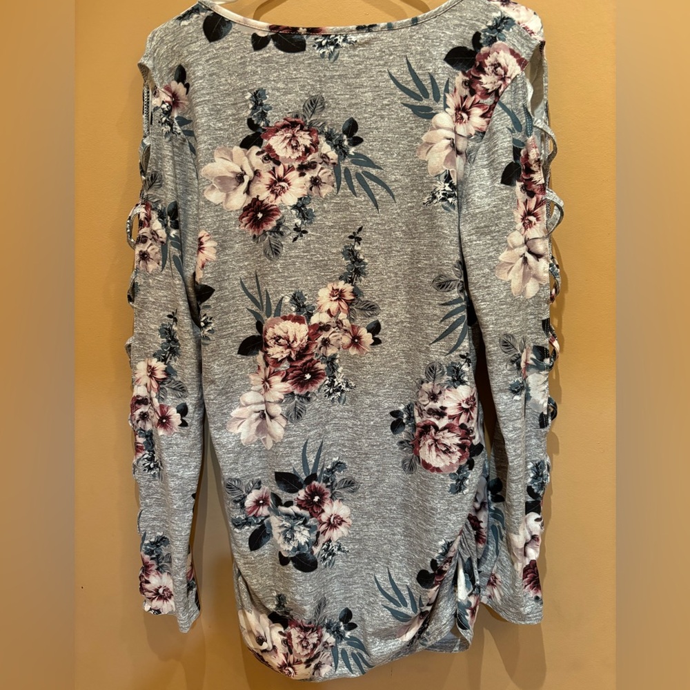 EMMA'S EXPRESSIONS Floral Long Cutout Sleeve ruched sides Maternity Top Size XL - Picture 6 of 7